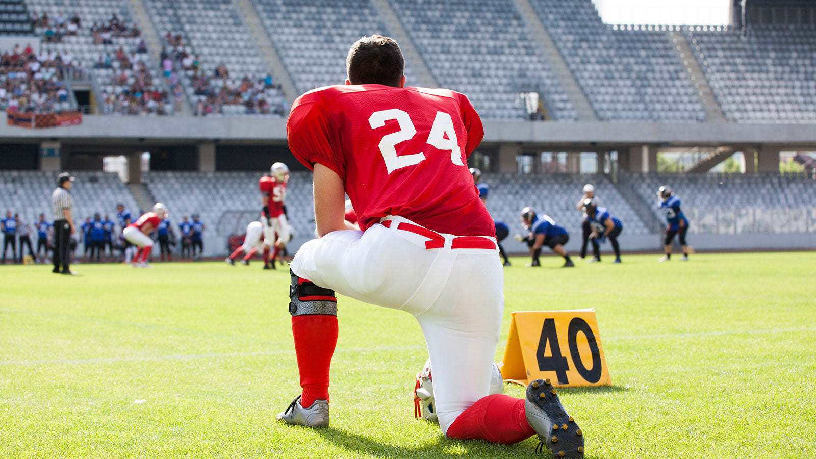 Football player focused on the game after taking ATHLETHC microdose THC mints.